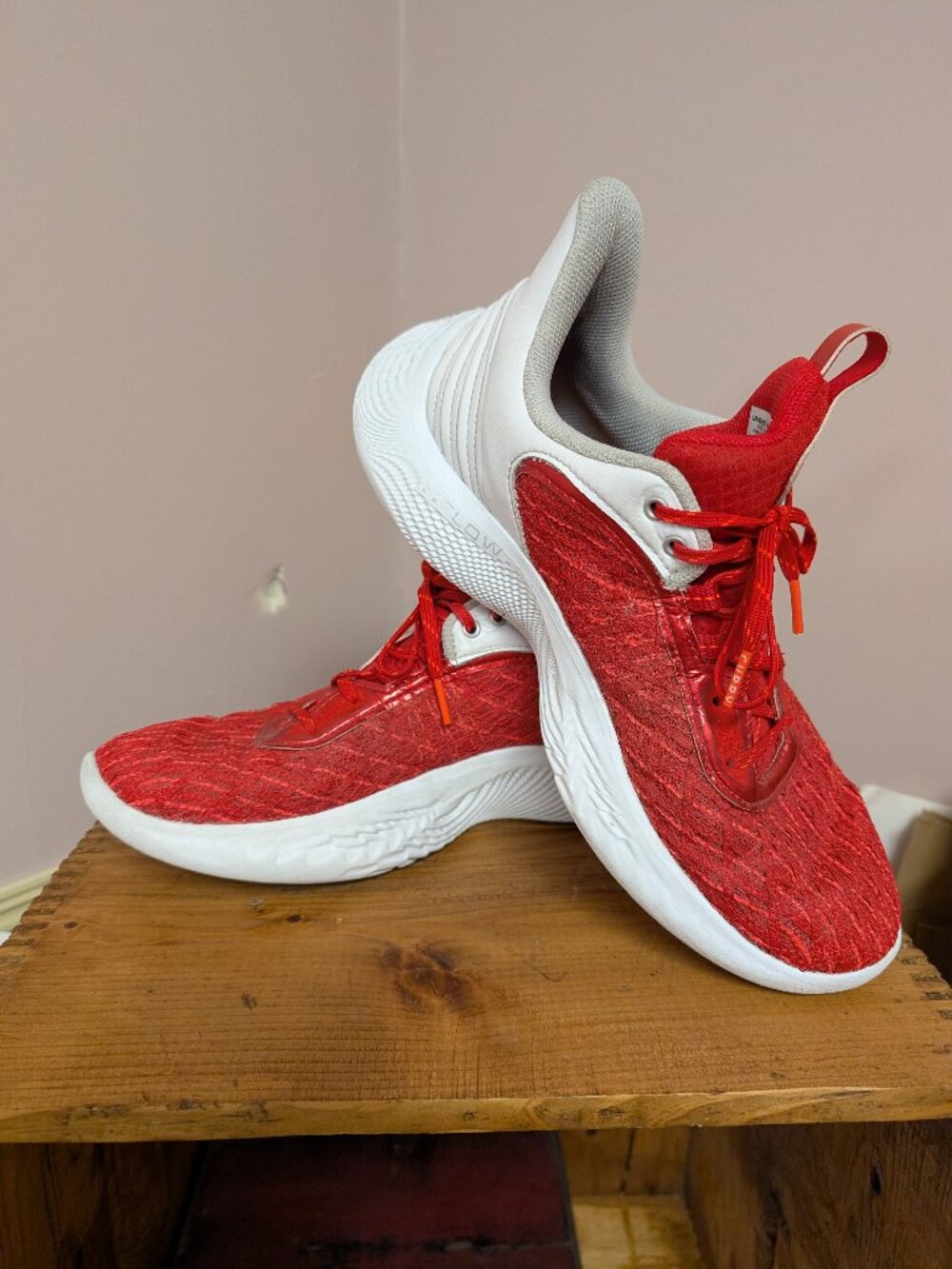 Size 9.5 Under Armour Curry Basketball Shoes